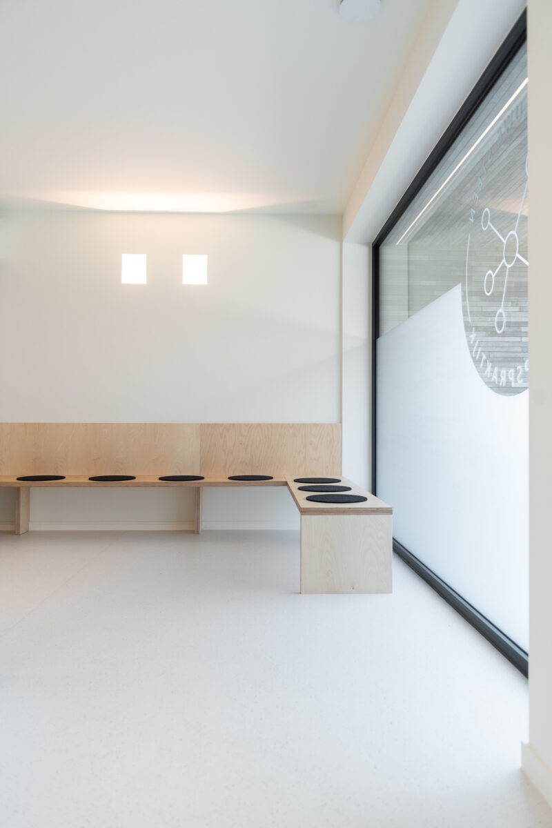 Wachtkamer huisartsenpraktijk De Blauwe Steen by Quality Living